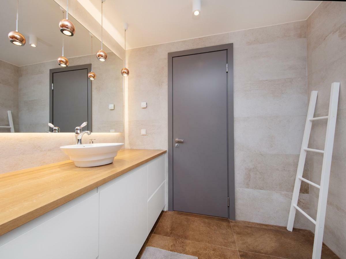 One Apartments 페르누 외부 사진